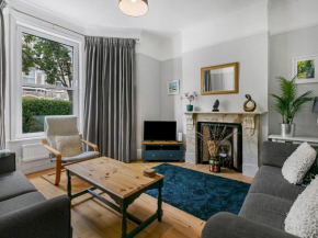 Pass the Keys Elegant GetAway House in Vibrant Clapham Juction